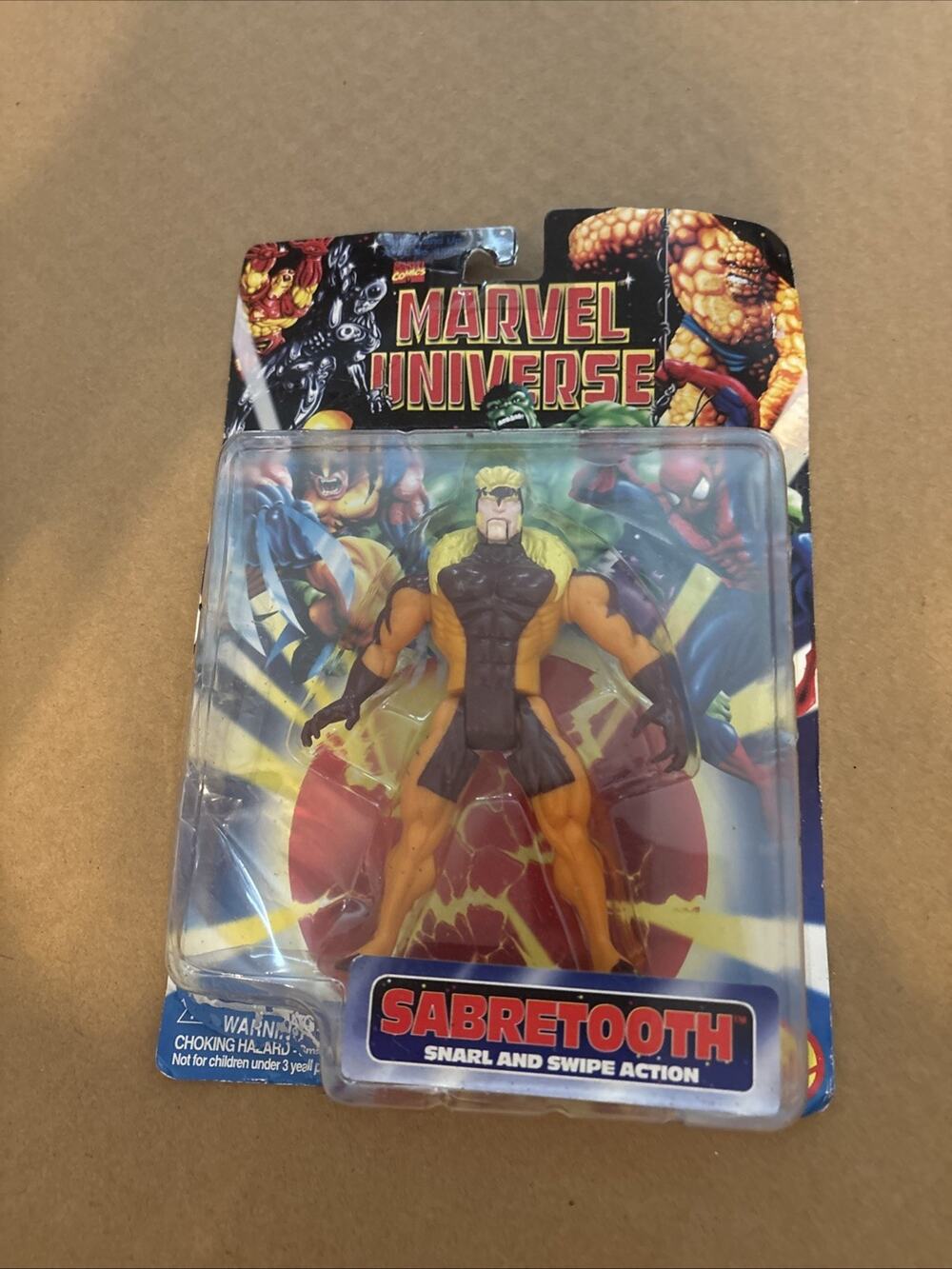 Marvel Universe Sabretooth Action Figure 1997 Snarl Swipe NEW Damaged Package